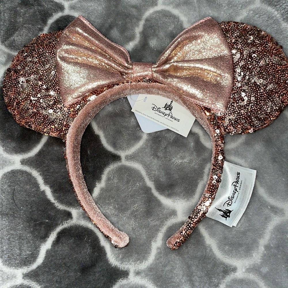 NWT rose gold Minnie Mouse ears